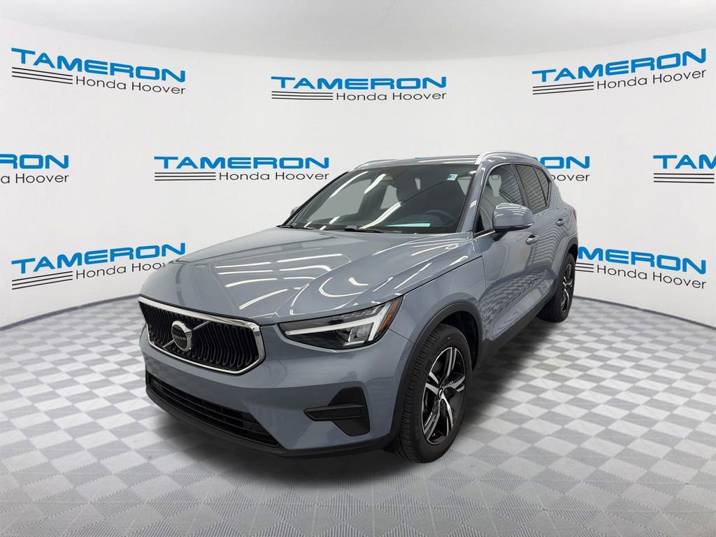 Used 2023 Volvo XC40 B5 Core video 1