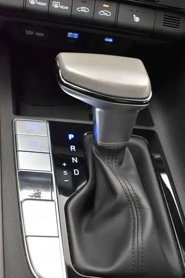 Used 2025 Hyundai Elantra SEL FWD image 35
