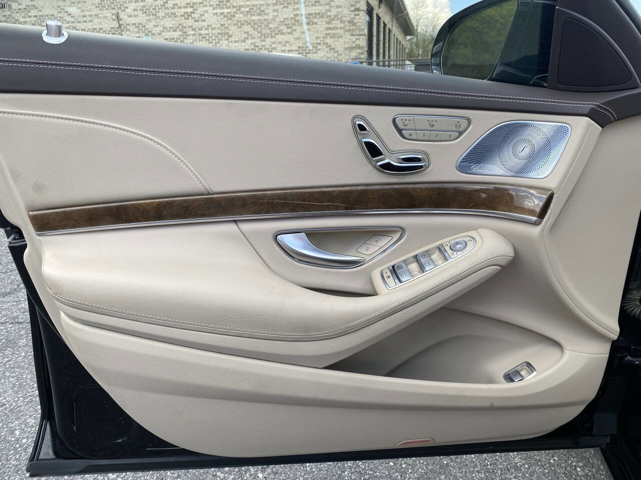 Used 2015 Mercedes-Benz S 550 4MATIC Sedan image 9