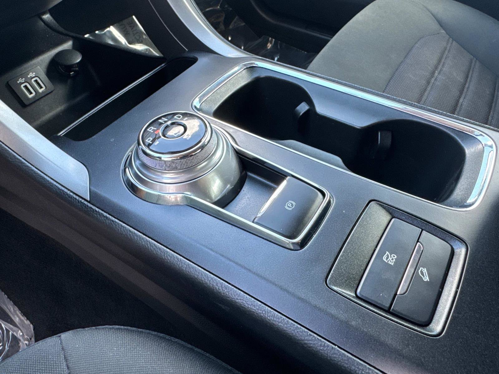 Used 2020 Ford Fusion SE image 26