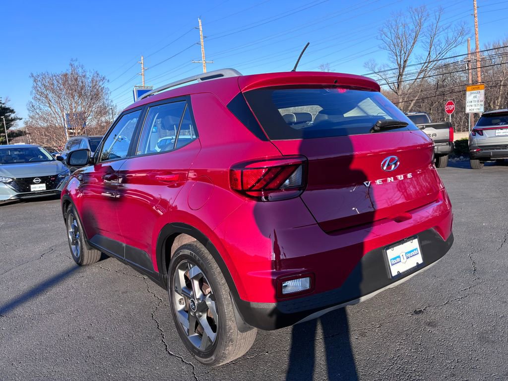 Used 2023 Hyundai Venue Limited image 5