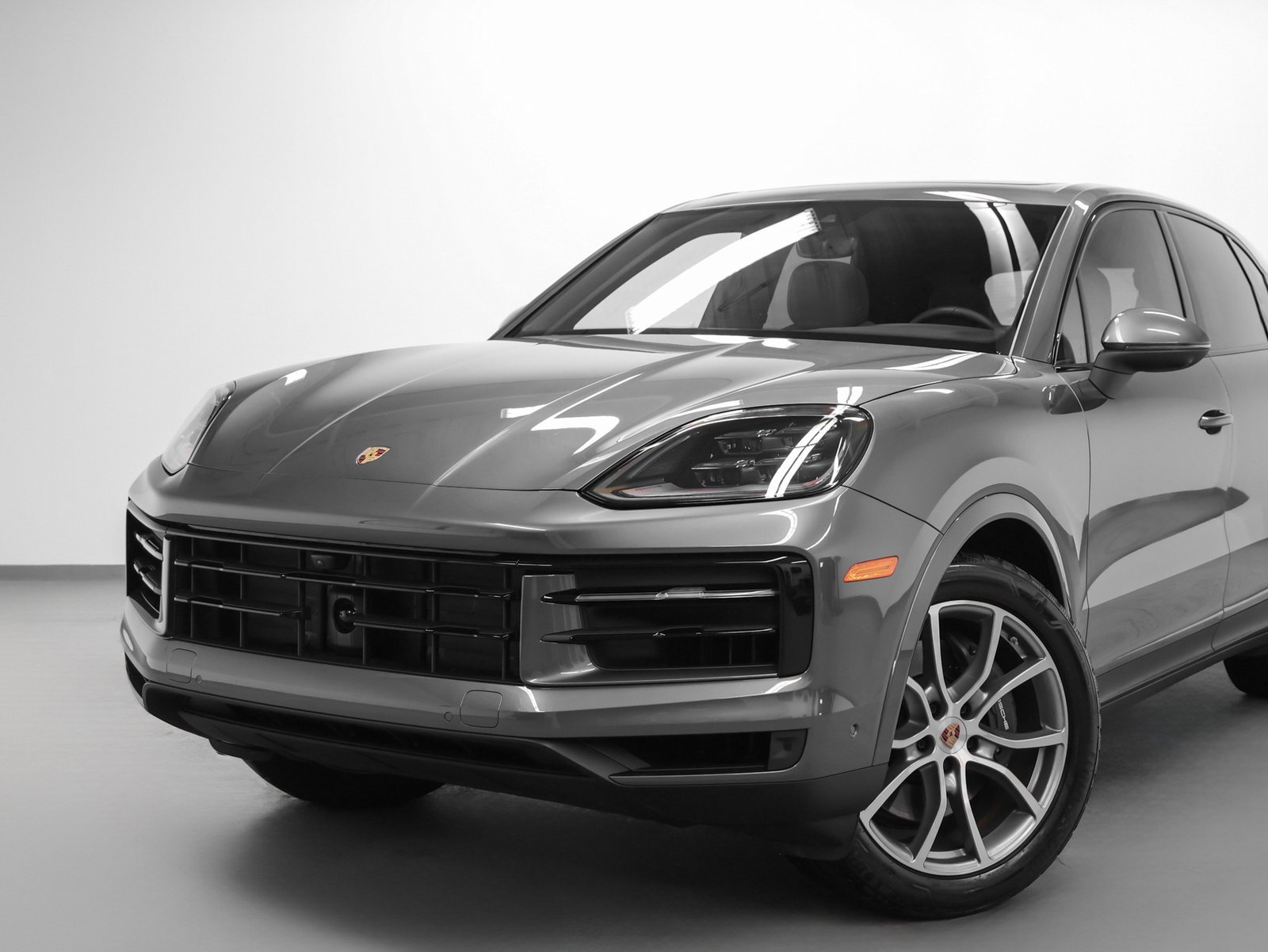 Used 2025 Porsche Cayenne image 7