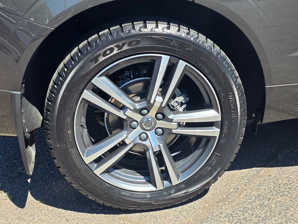 Used 2019 Volvo XC60 T5 Momentum w/ Multimedia Package AWD/4WD image 29
