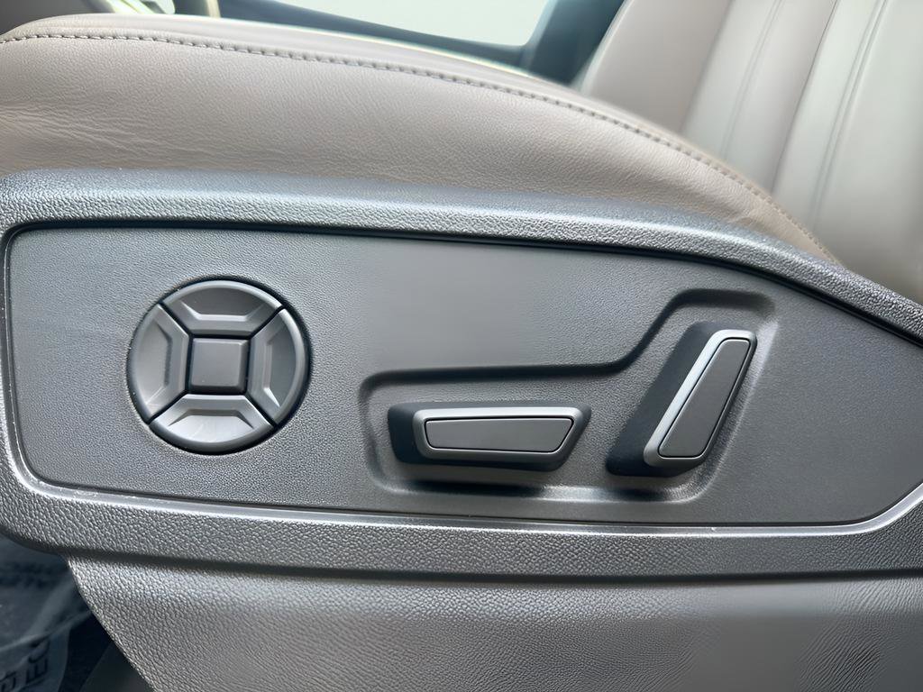 Certified 2025 Audi Q5 Premium w/ Convenience Package image 16