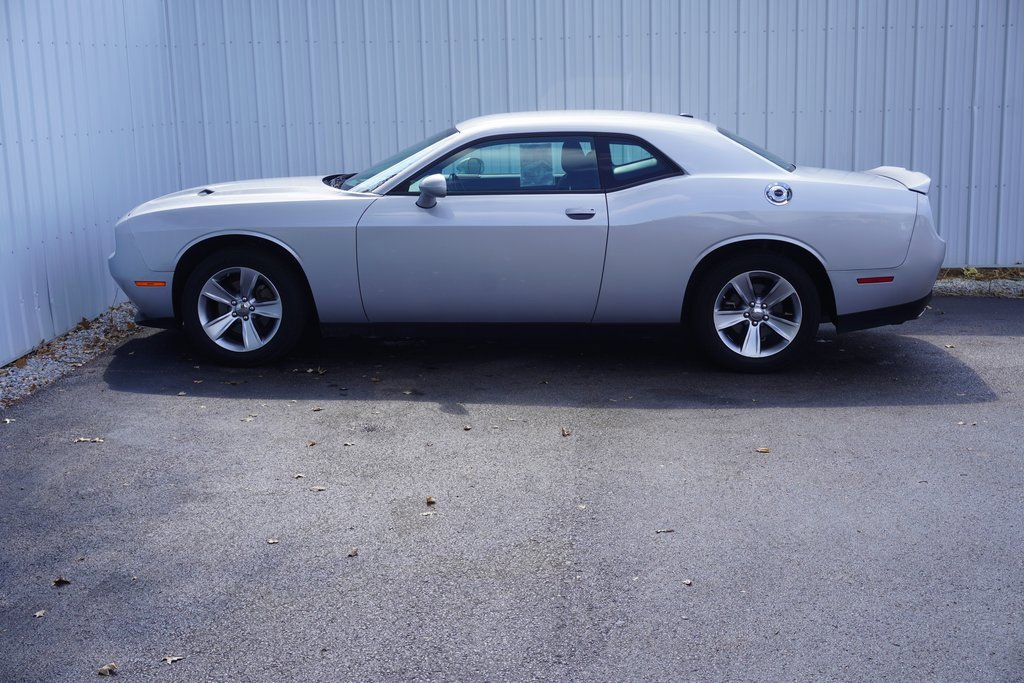 Used 2022 Dodge Challenger SXT image 3