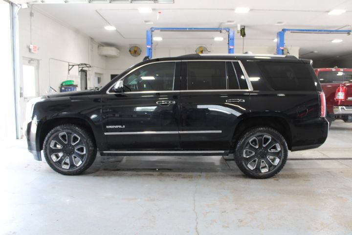 Used 2020 GMC Yukon Denali w/ Denali Ultimate Black Edition AWD/4WD image 7