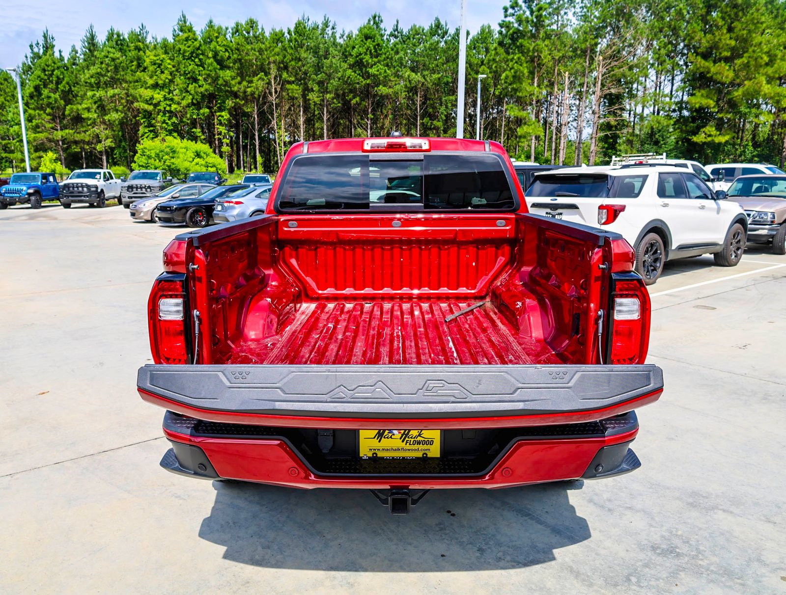 Used 2024 GMC Canyon Elevation w/ Elevation Premium Package RWD image 9