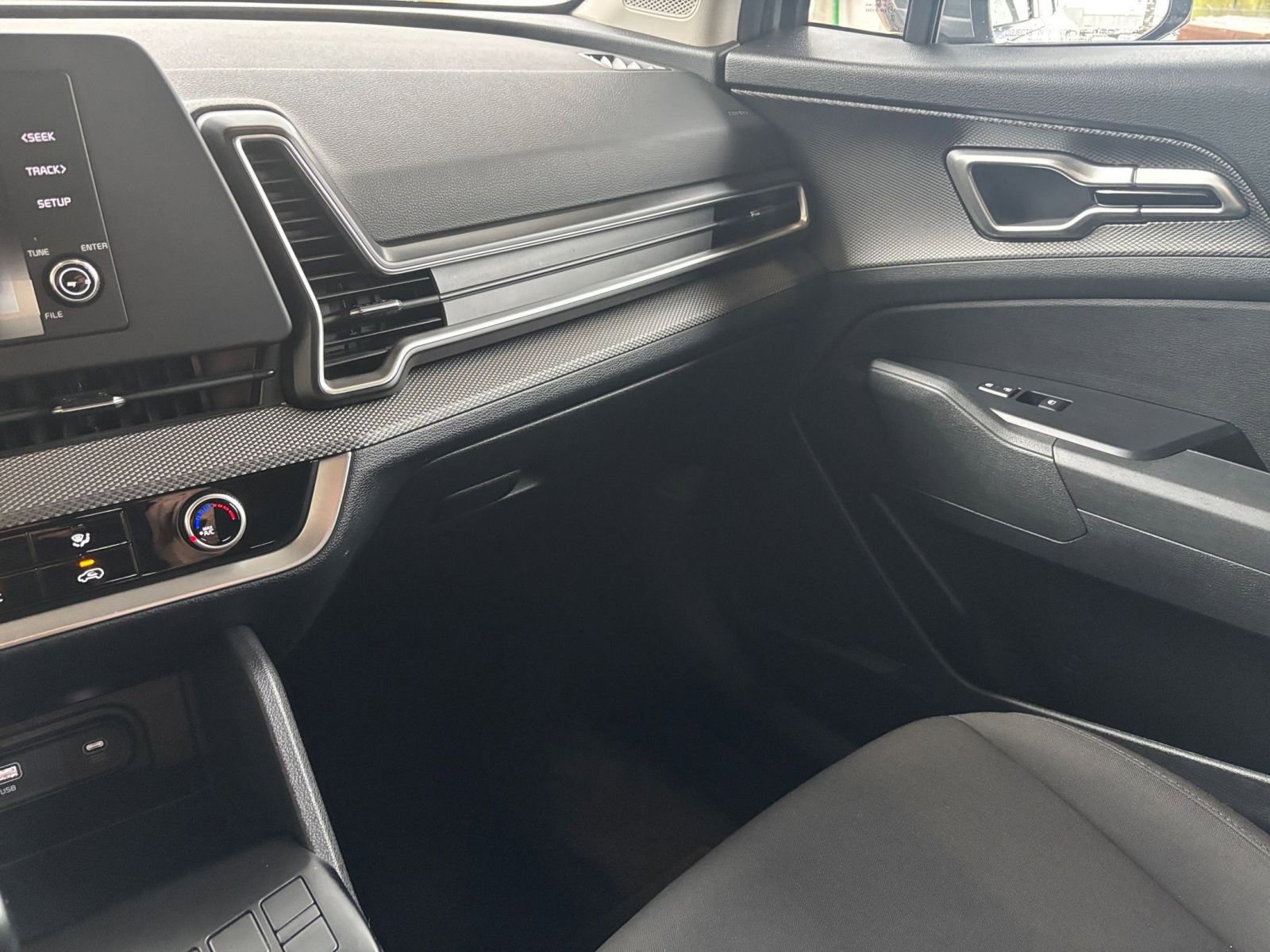 Used 2025 Kia Sportage LX image 35