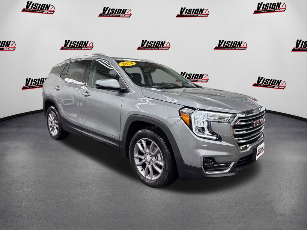 Used 2024 GMC Terrain SLT image 3