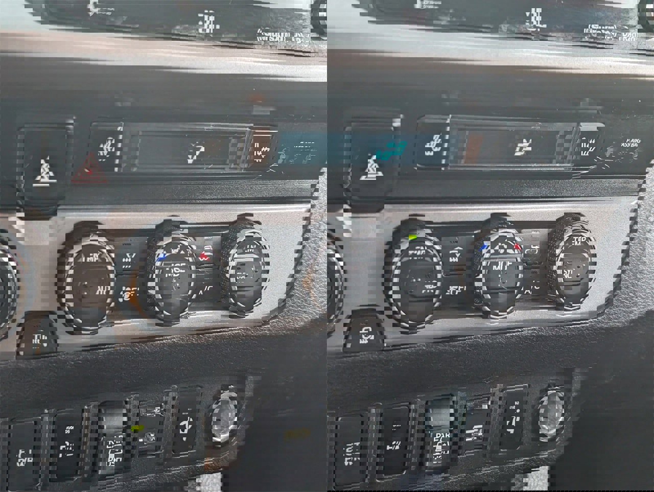 Used 2021 Toyota Tacoma Limited image 17