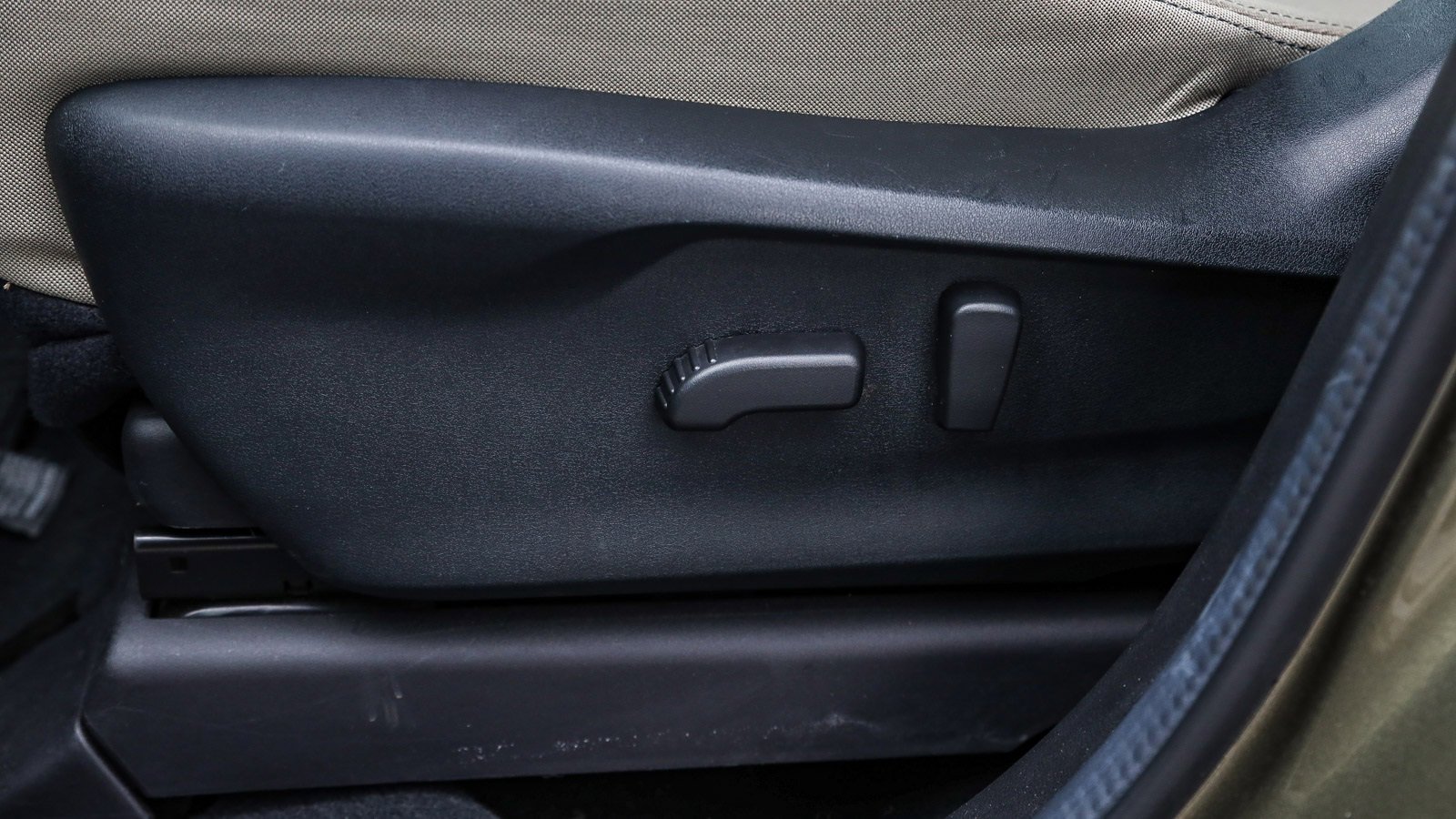 Used 2024 Subaru Ascent Premium w/ Convenience Package image 20