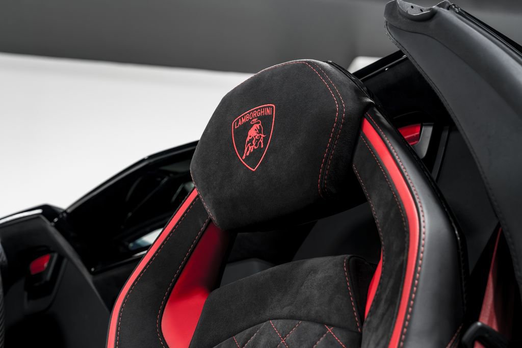 Used 2018 Lamborghini Aventador S image 20