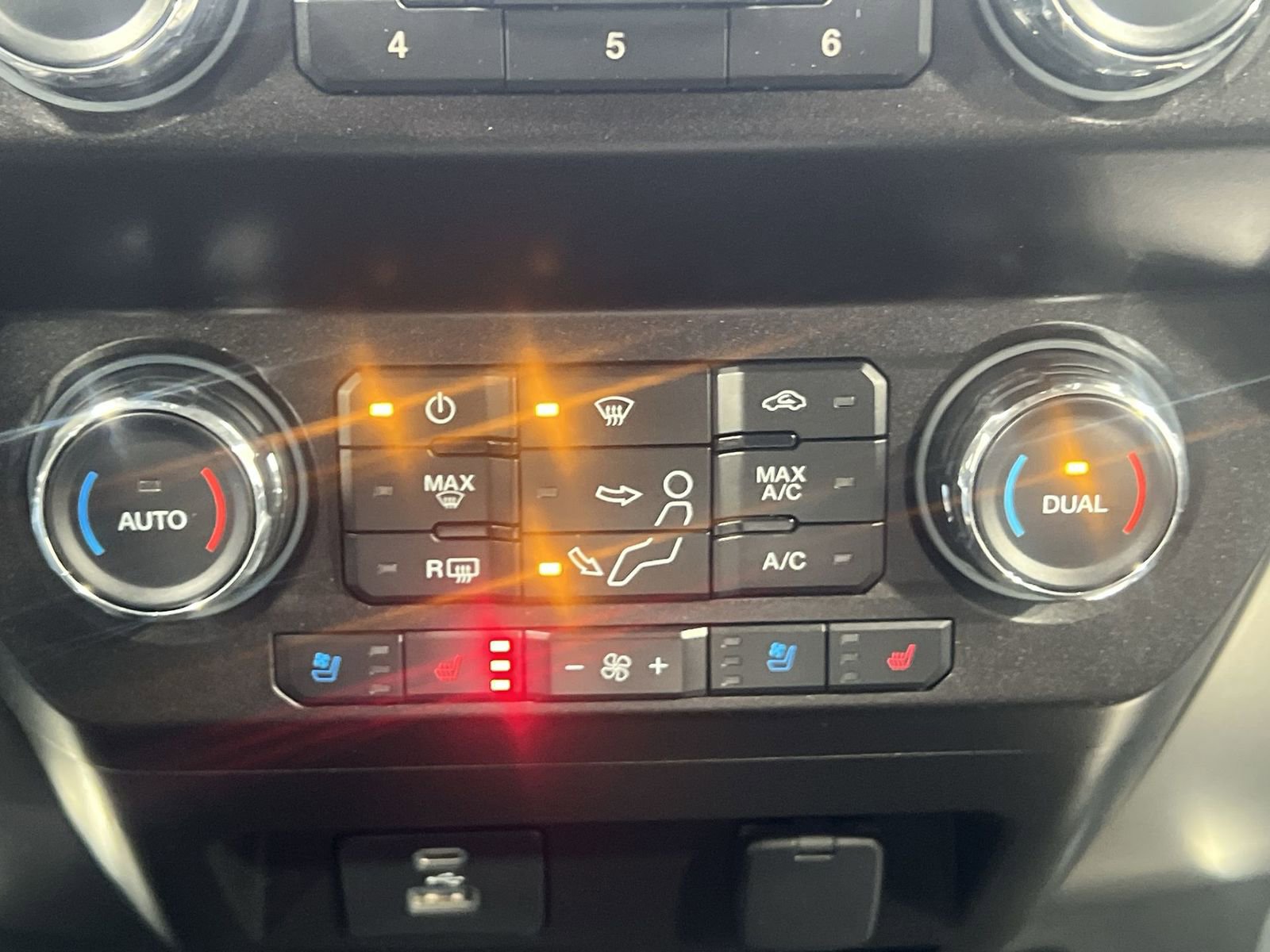 Used 2020 Ford F350 Lariat w/ Lariat Ultimate Package image 19