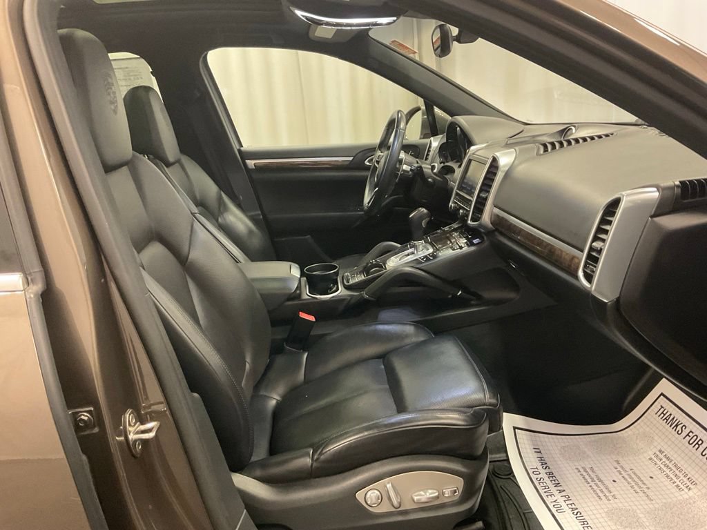 Used 2016 Porsche Cayenne AWD/4WD image 30