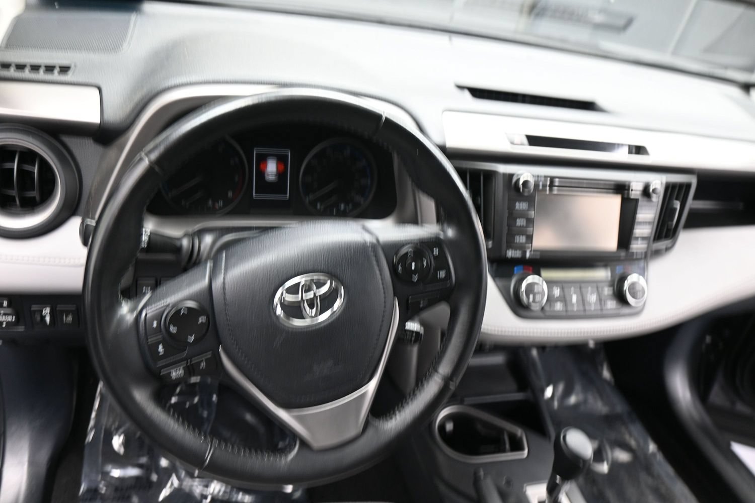 Used 2018 Toyota RAV4 XLE AWD/4WD image 13