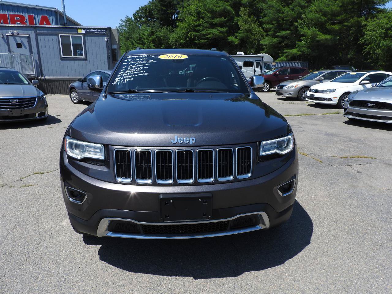 Used 2016 Jeep Grand Cherokee Limited w/ Luxury Group II AWD/4WD image 3