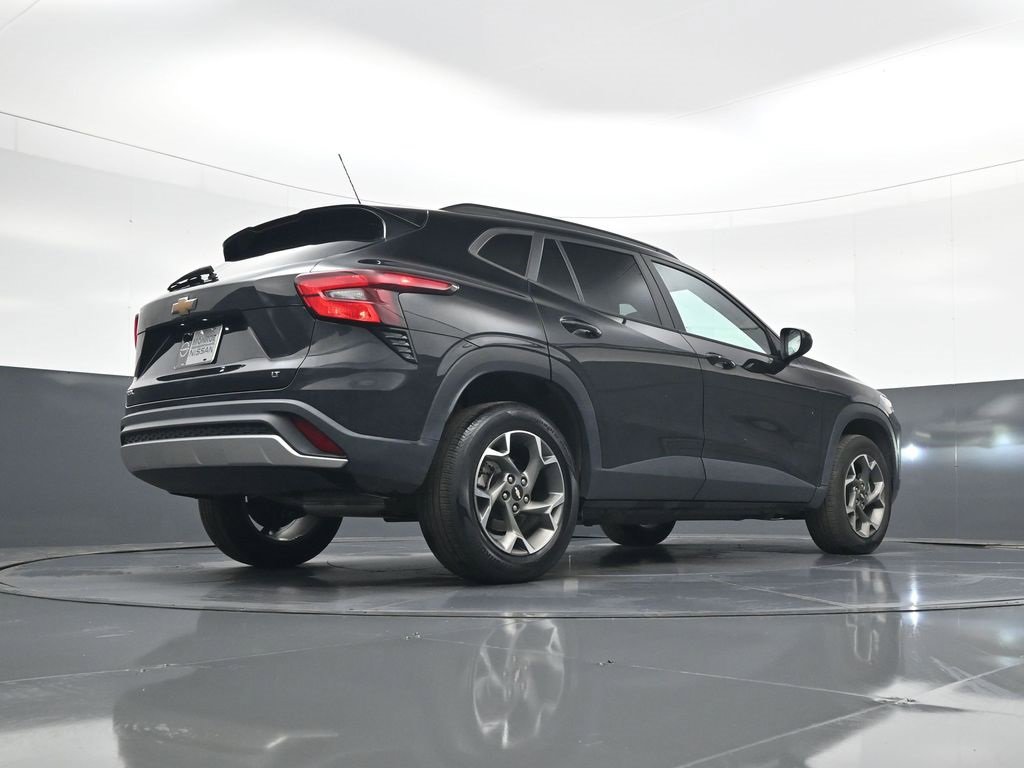 Used 2024 Chevrolet Trax LT w/ LT Convenience Package image 21