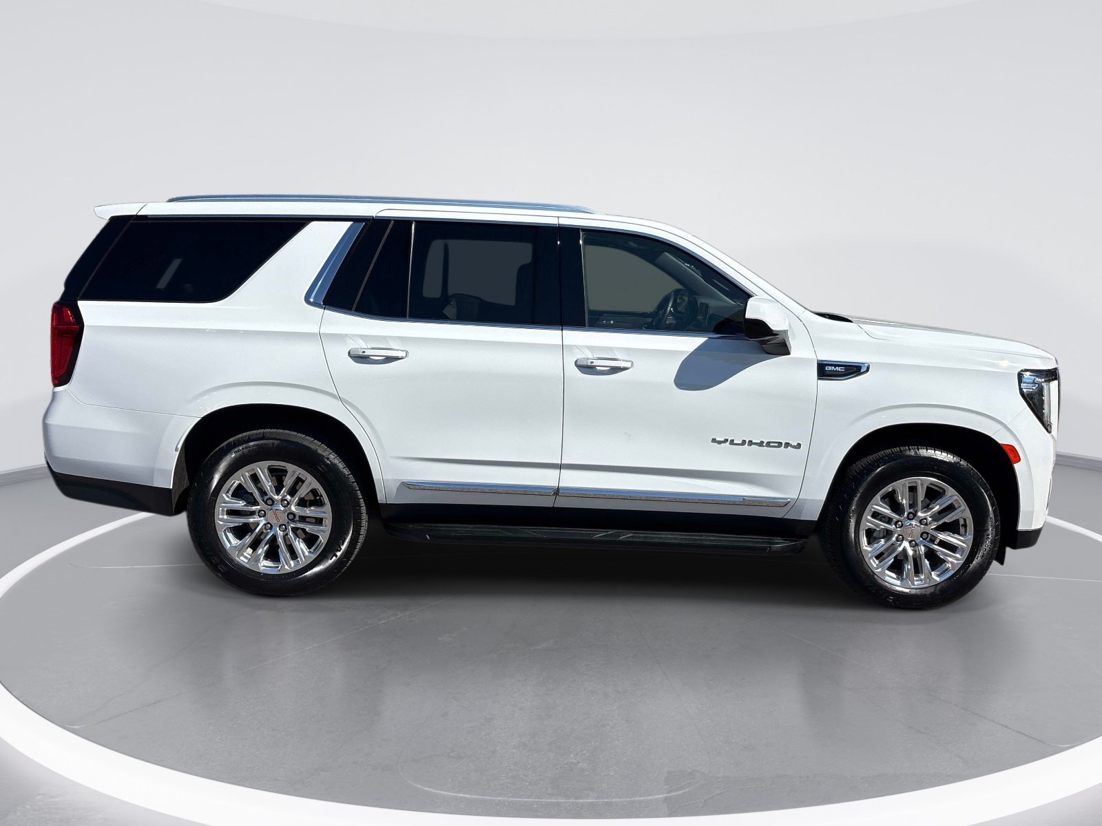 Used 2024 GMC Yukon SLT w/ Max Trailering Package AWD/4WD image 9