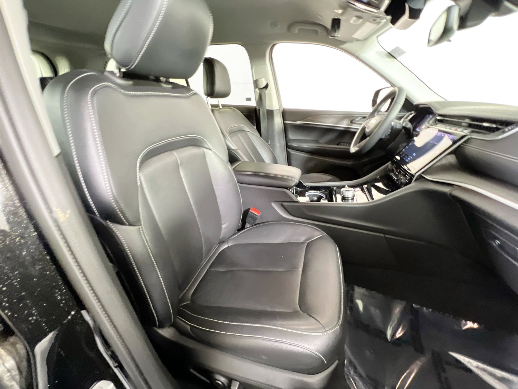 Used 2023 Jeep Grand Cherokee Limited image 27