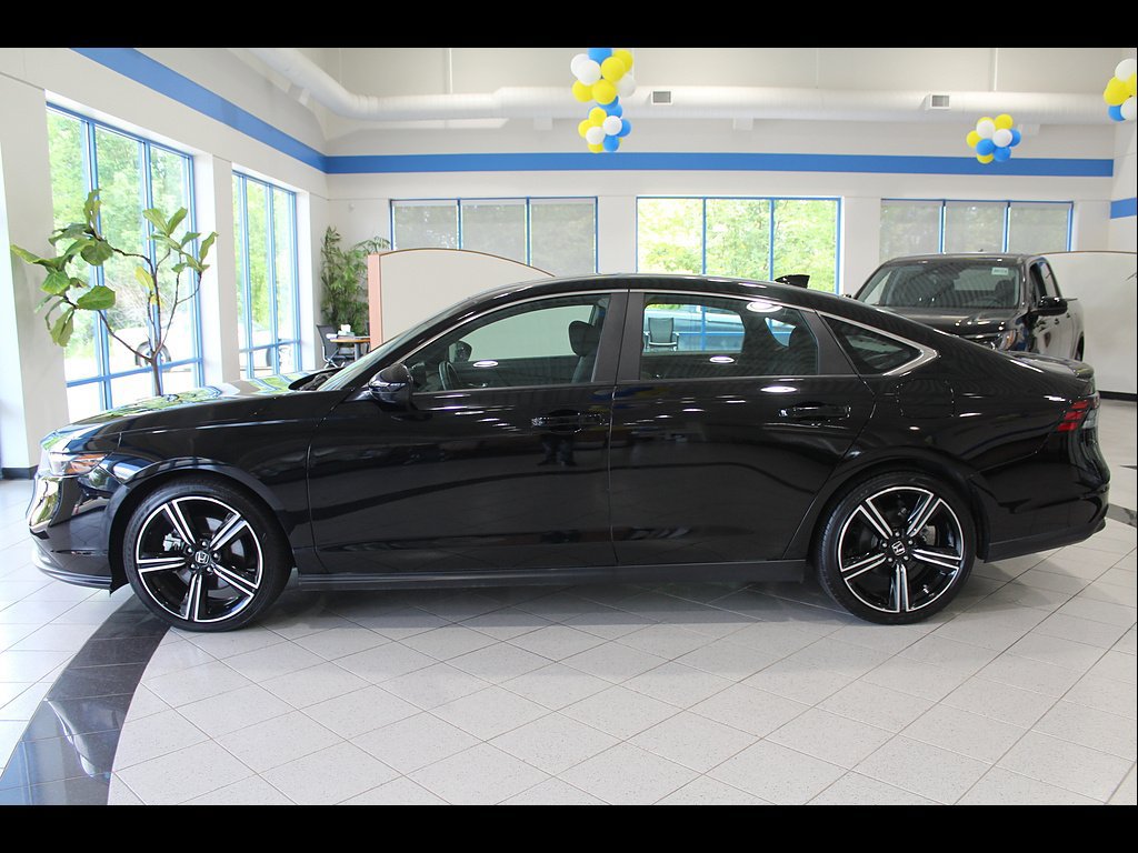 Used 2025 Honda Accord Sport image 8