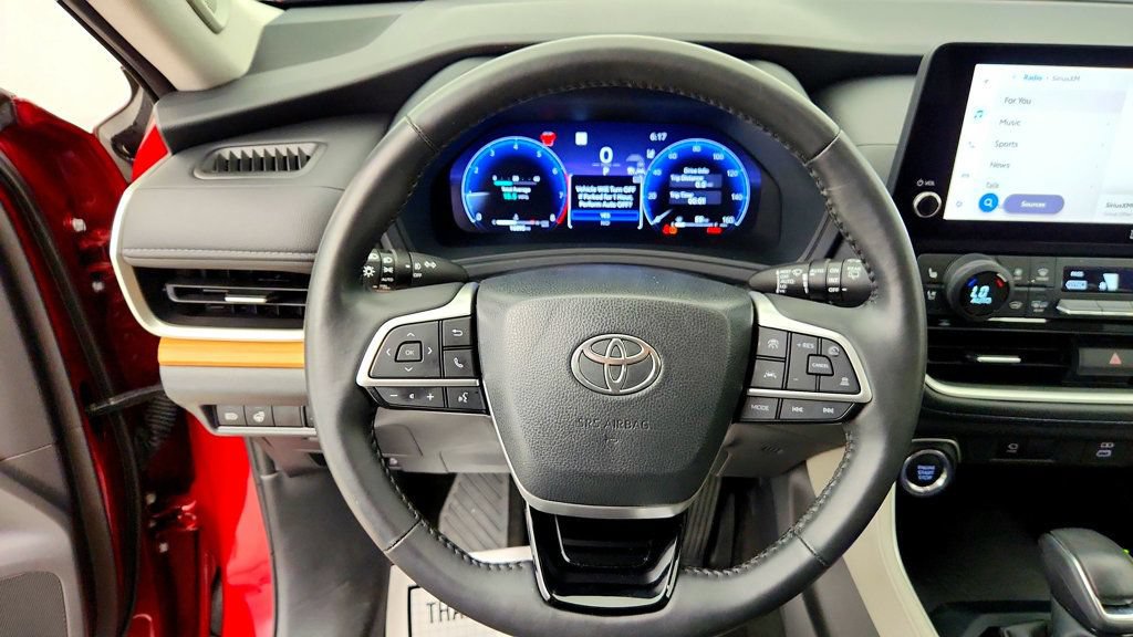 Used 2024 Toyota Grand Highlander AWD image 13