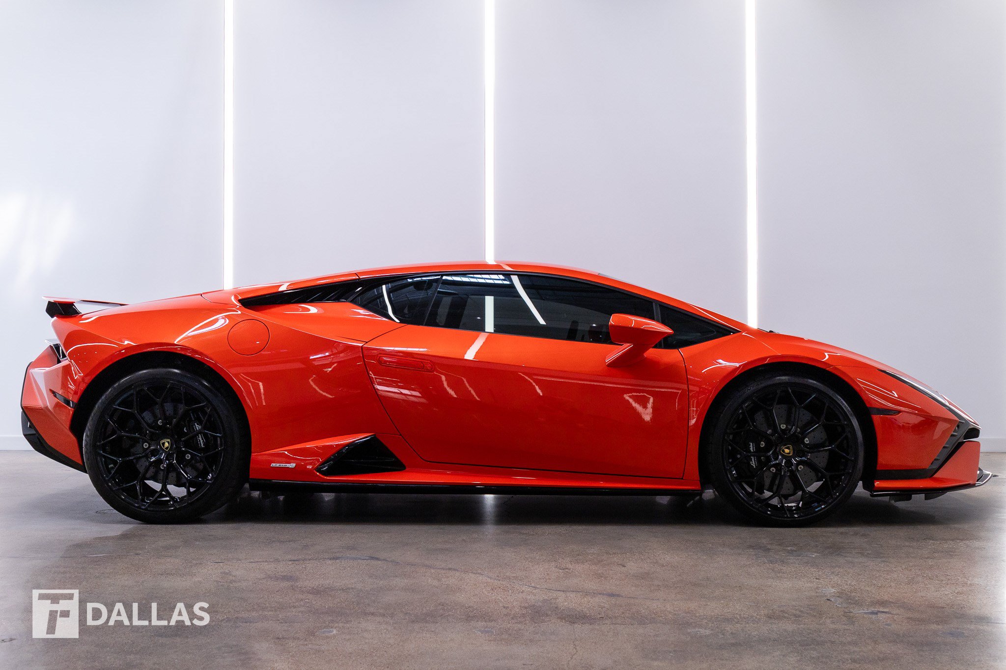 Used 2023 Lamborghini Huracan Tecnica RWD image 16