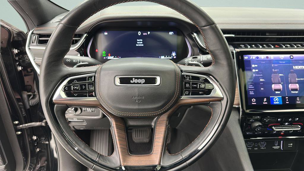 Used 2023 Jeep Grand Cherokee Summit AWD/4WD image 17
