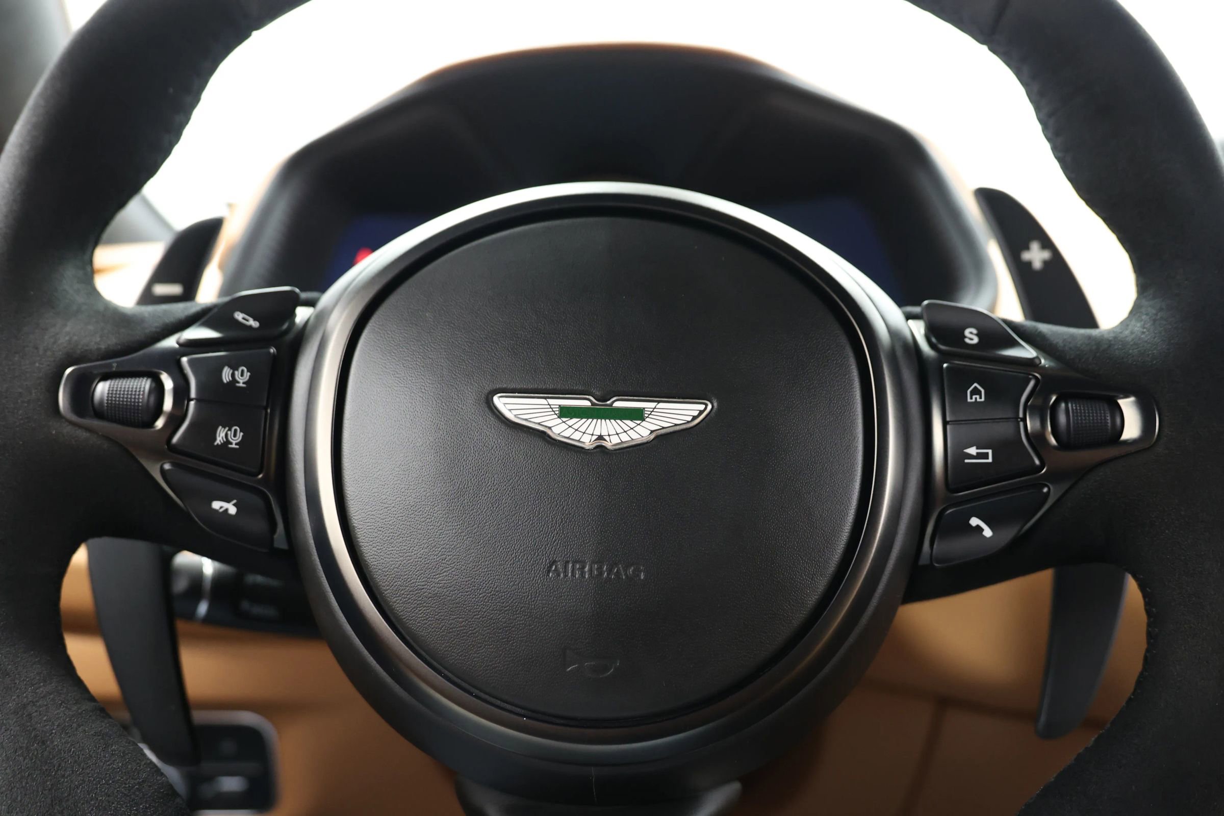 Used 2020 Aston Martin DB11 AMR image 25