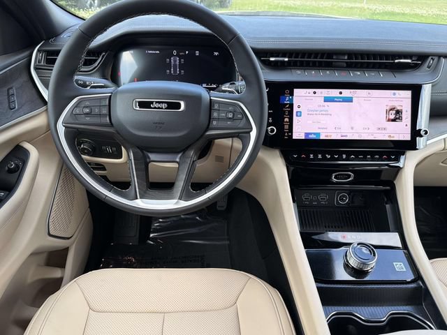 New 2026 Jeep Grand Cherokee Limited w/ Luxury Tech Group II RWD image 27