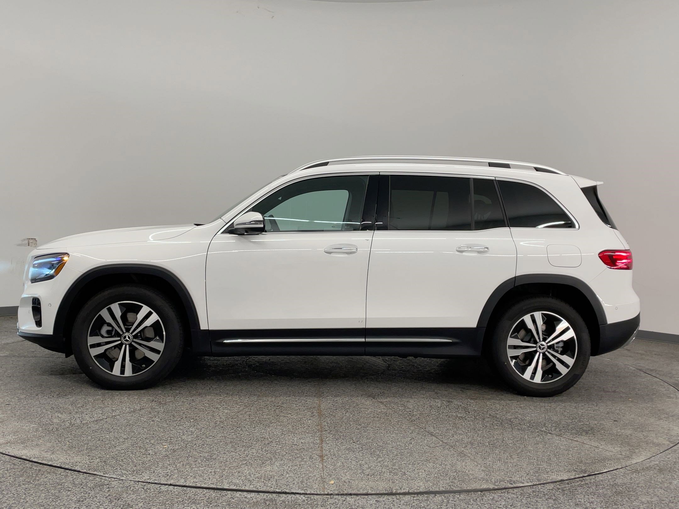 Certified 2026 Mercedes-Benz GLB 250 image 2