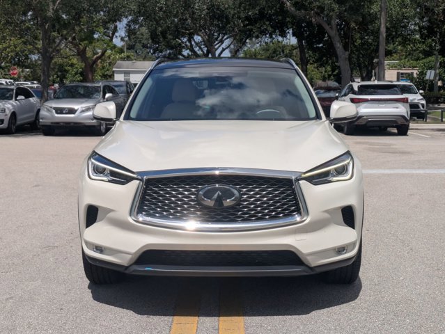 Used 2019 INFINITI QX50 Luxe w/ Navigation Package FWD image 2