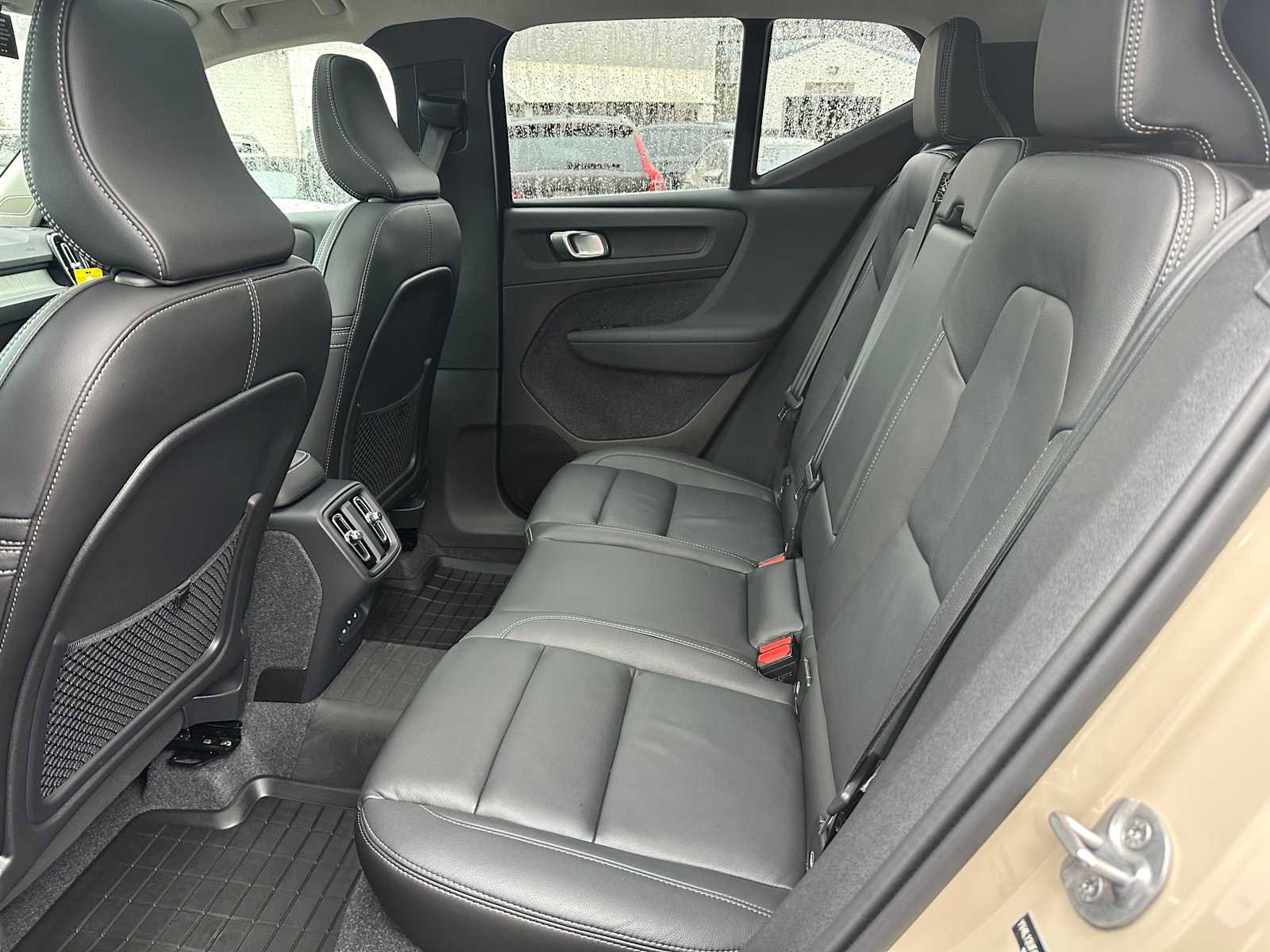 Used 2025 Volvo XC40 B5 Ultra w/ Climate Package image 15