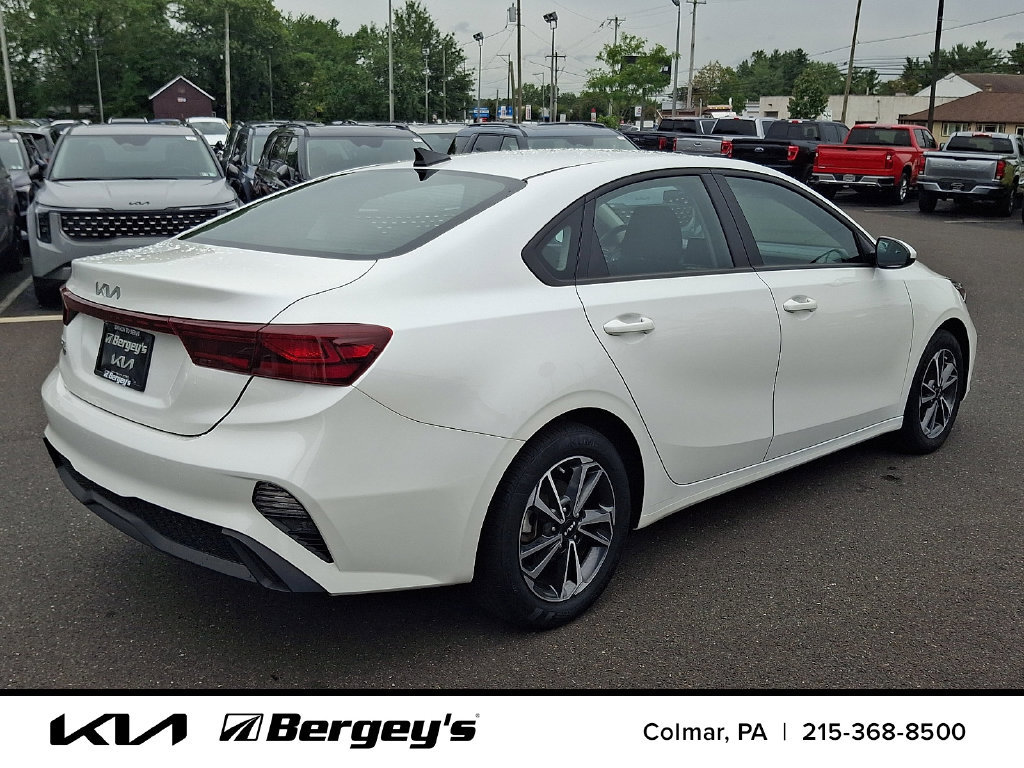 Certified 2023 Kia Forte LXS FWD image 5