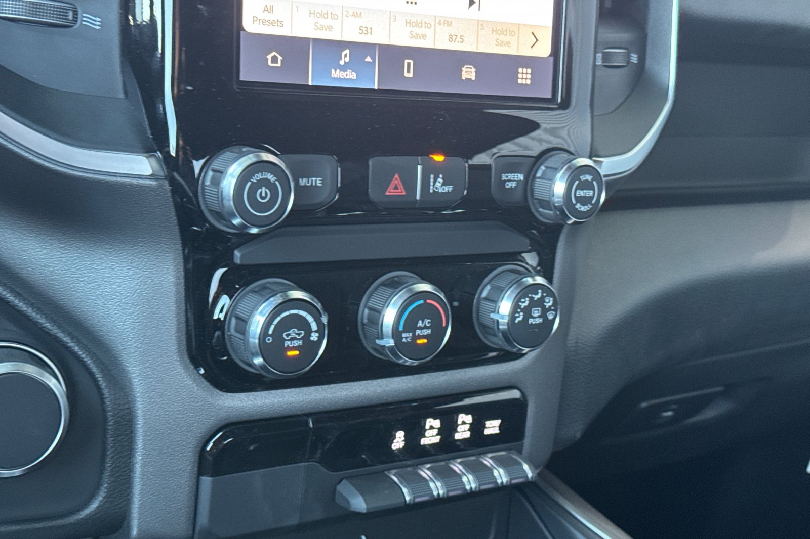 New 2026 RAM 1500 Big Horn AWD/4WD image 18