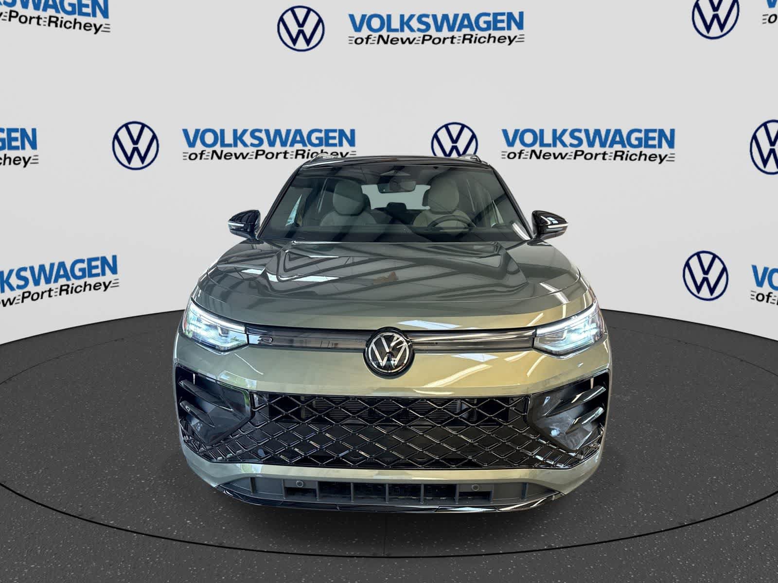 New 2026 Volkswagen Tiguan SE R-Line FWD image 17