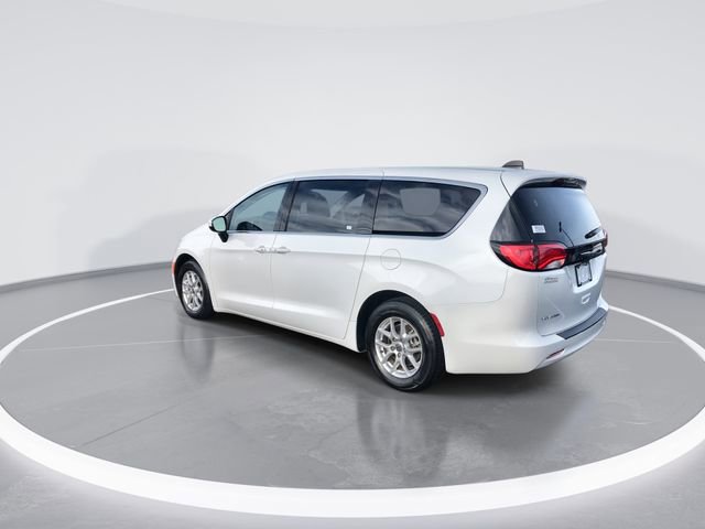 Used 2023 Chrysler Voyager LX image 6