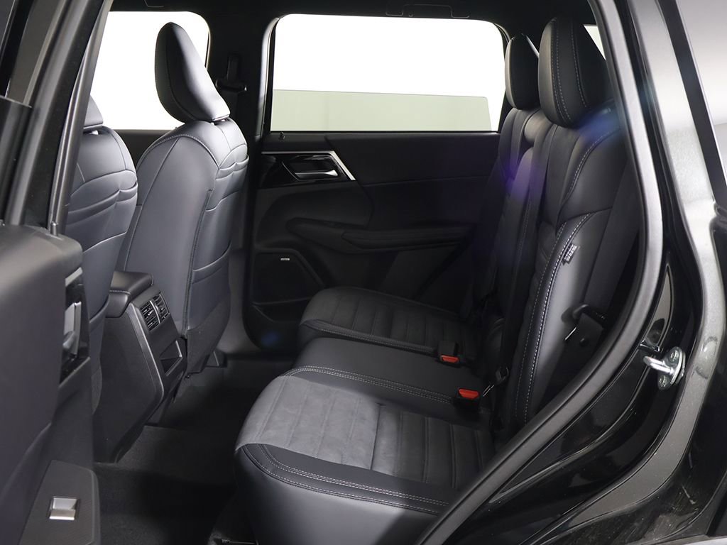 New 2026 Mitsubishi Outlander LE image 31