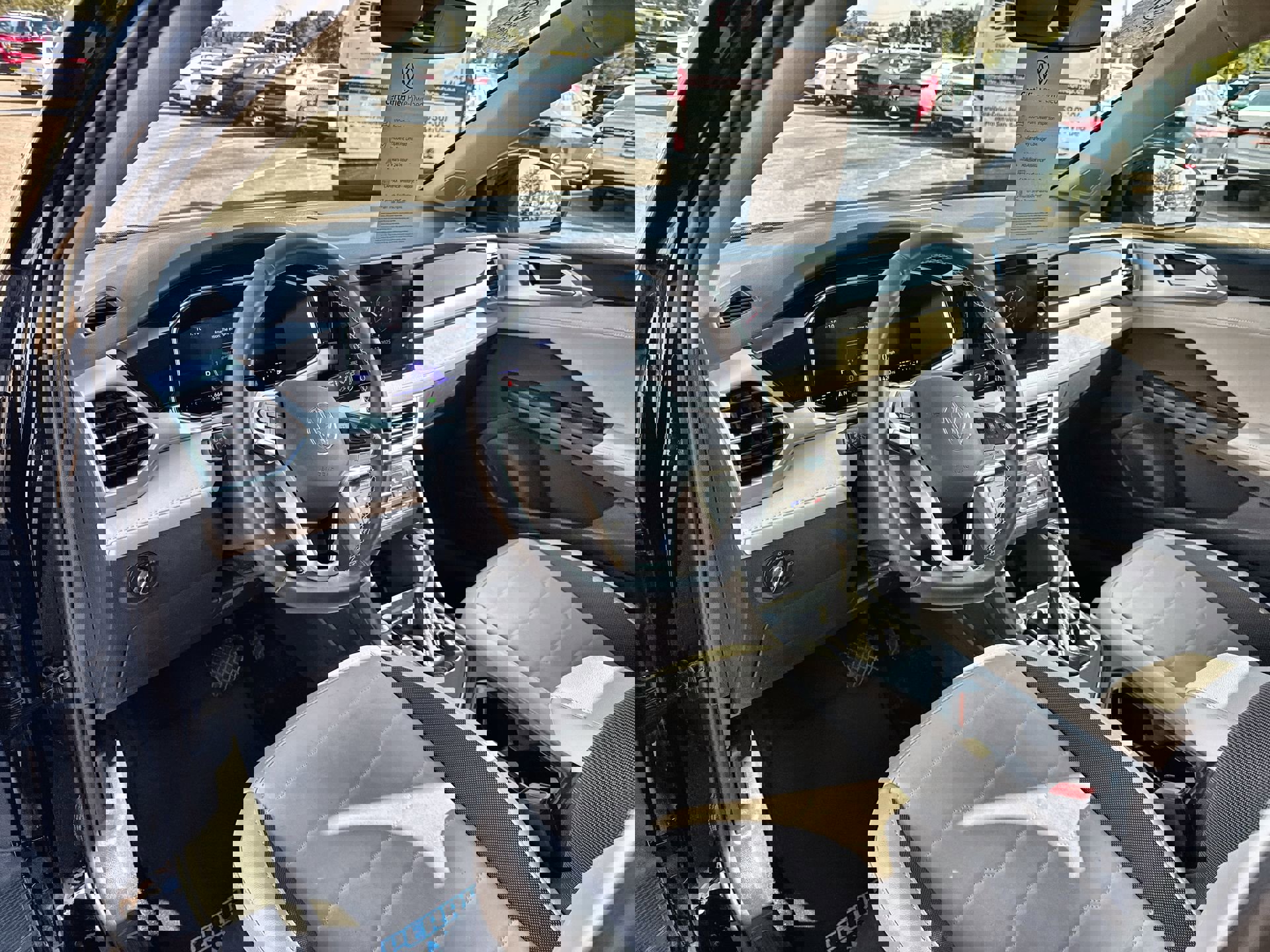 Certified 2025 Volkswagen Taos SE image 10
