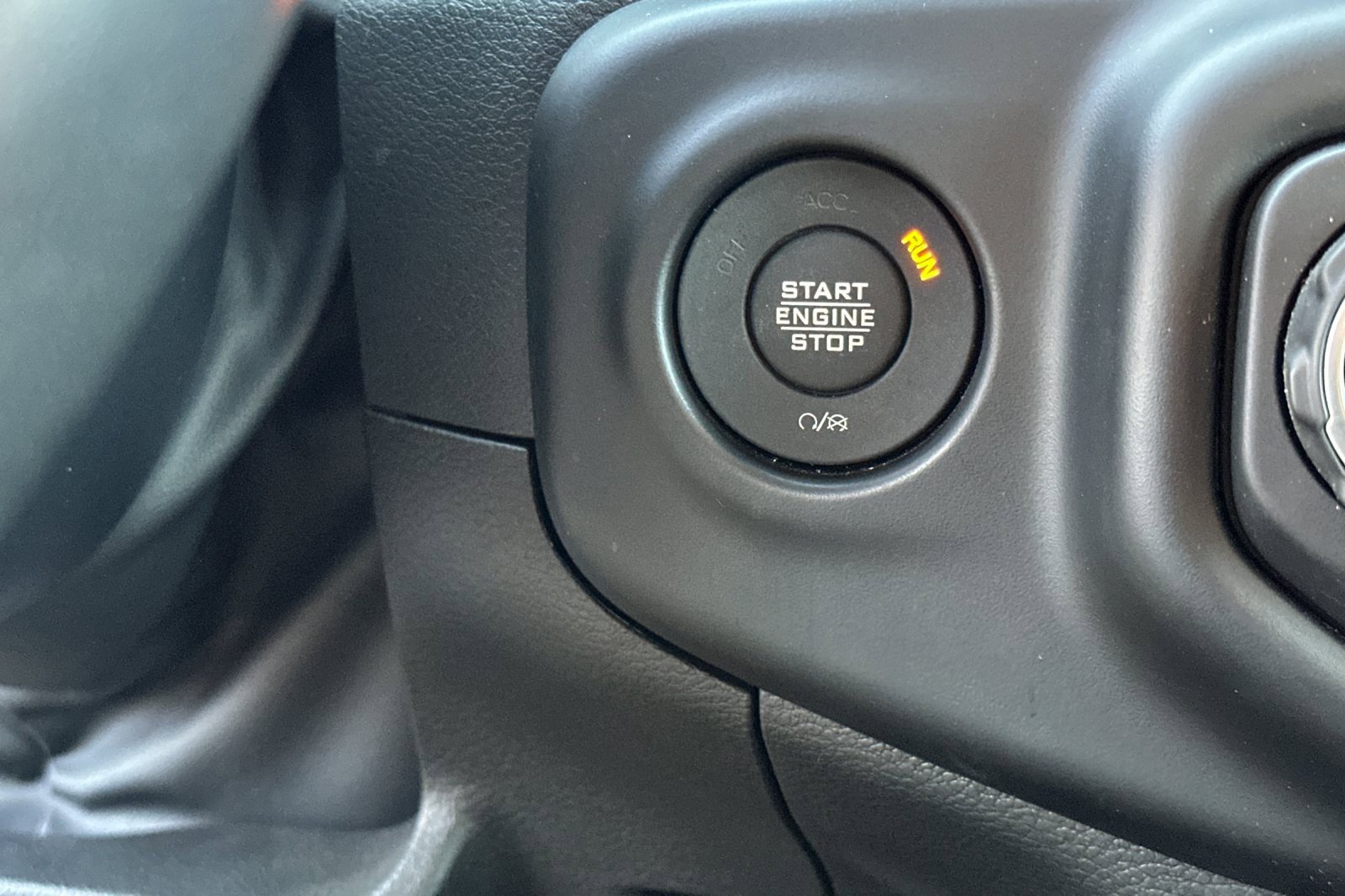 Used 2022 Jeep Wrangler Unlimited Sahara w/ Safety Group image 23