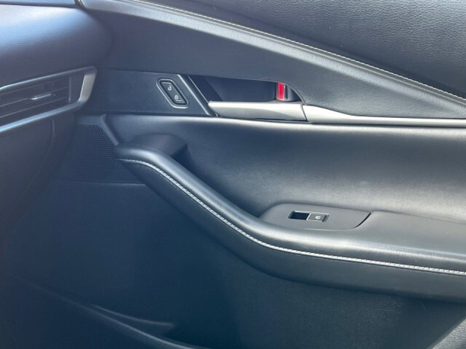 Used 2023 MAZDA CX-30 AWD 2.5 S w/ Select Package image 23