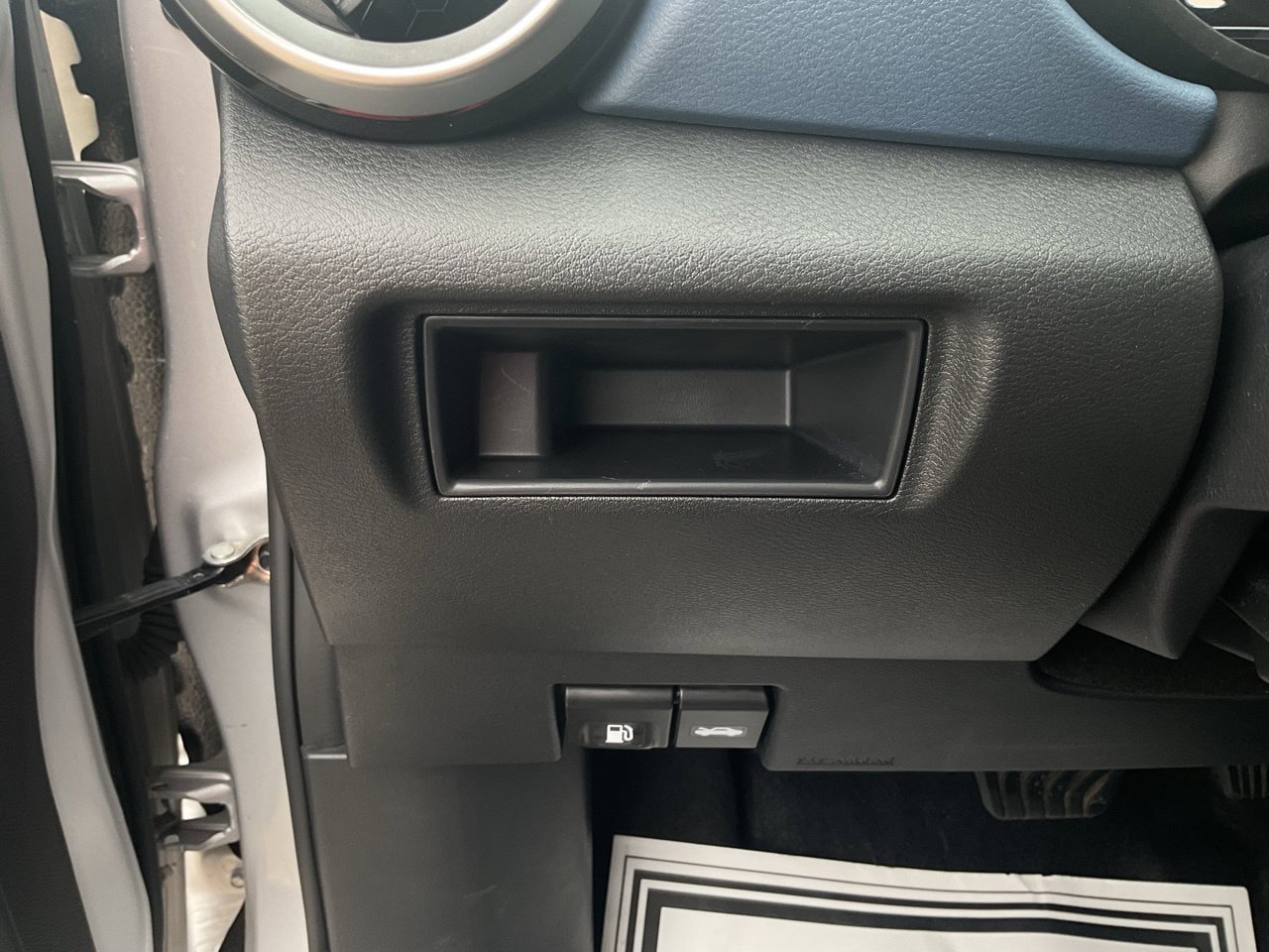 Used 2025 Nissan Versa SV FWD image 21