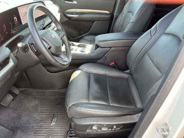 Certified 2025 Cadillac XT4 Premium Luxury AWD/4WD image 16