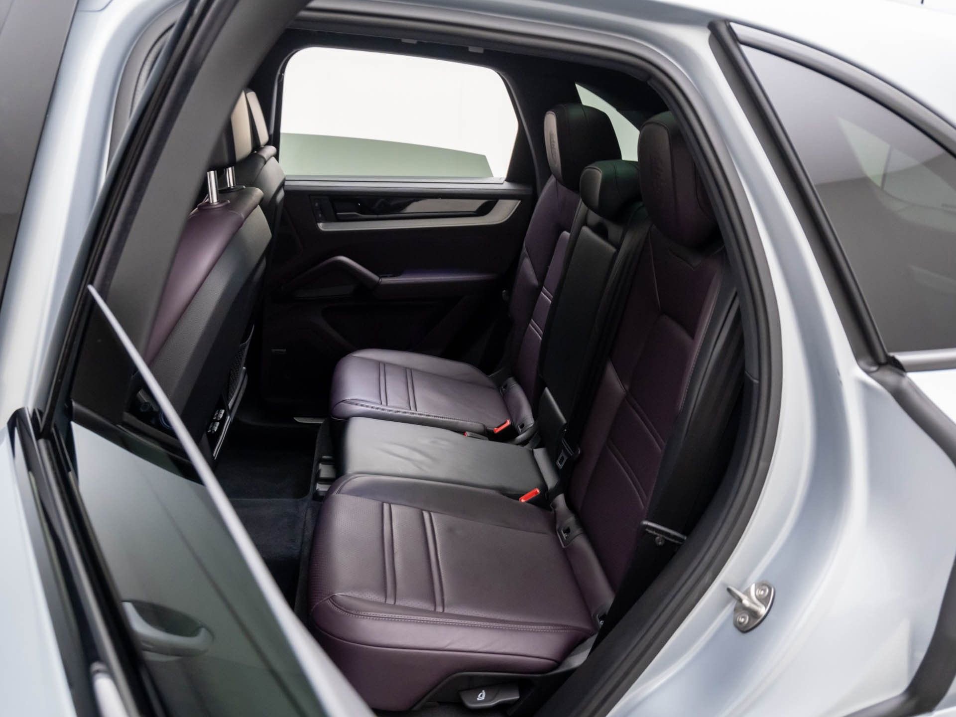 Certified 2024 Porsche Cayenne image 17