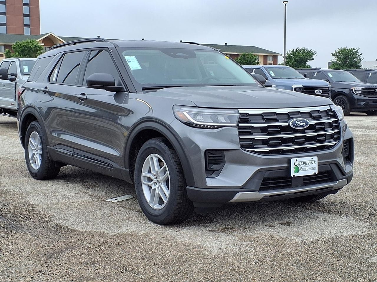 New 2026 Ford Explorer Active RWD image 3