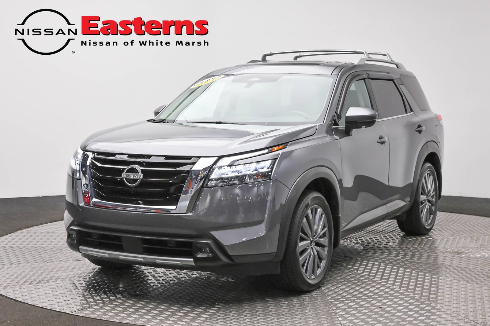 Used 2024 Nissan Pathfinder SL AWD/4WD image 1