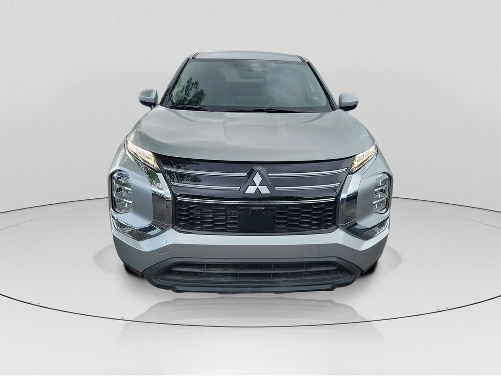Used 2026 Mitsubishi Outlander ES FWD image 2