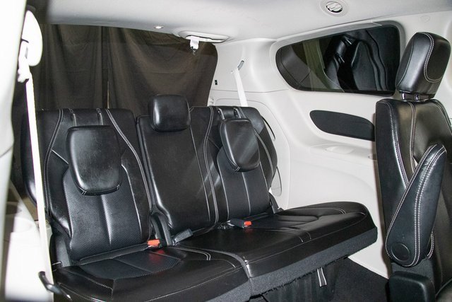 Used 2024 Chrysler Pacifica Touring-L image 19