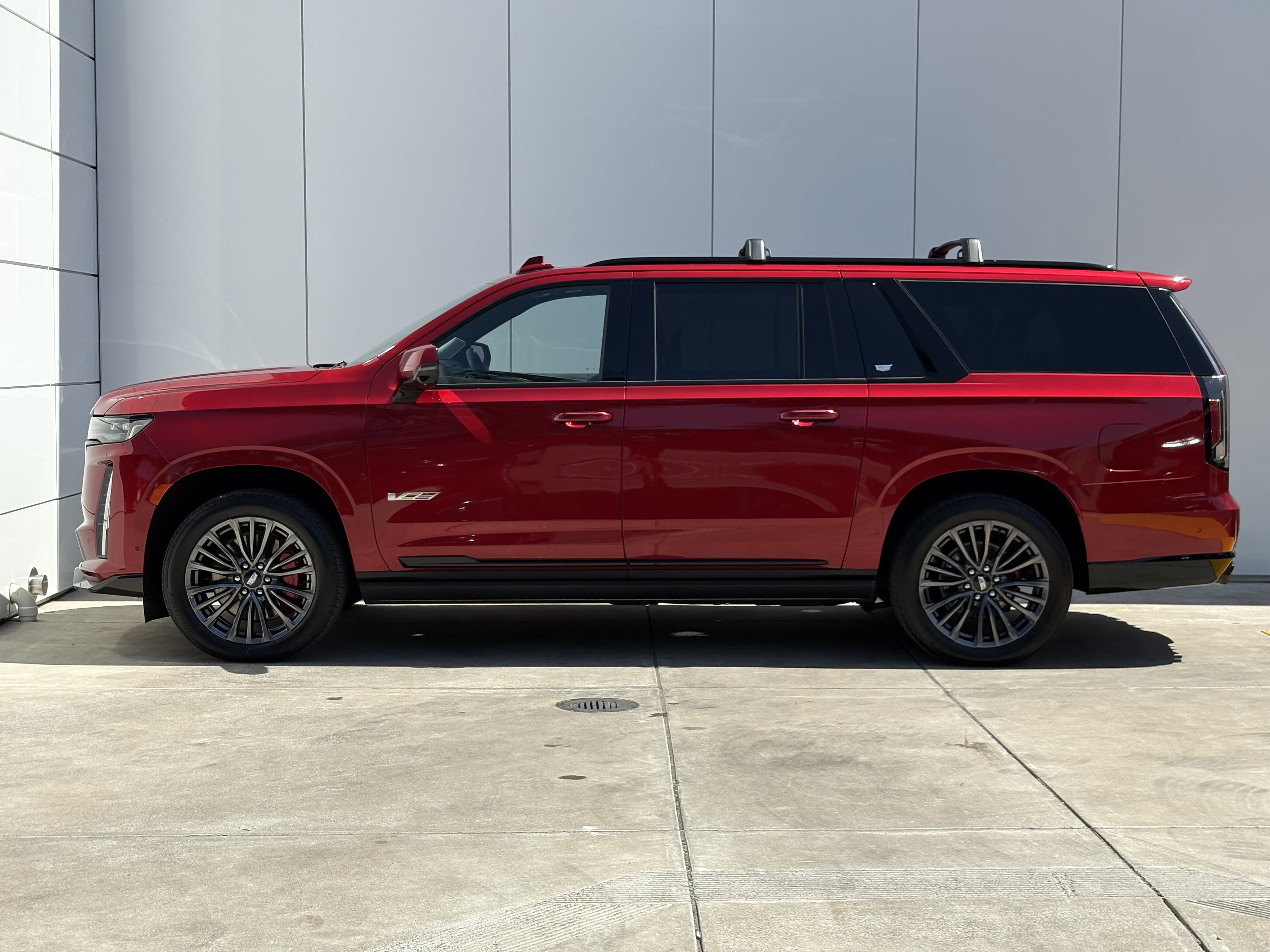 Certified 2024 Cadillac Escalade ESV V AWD/4WD image 4