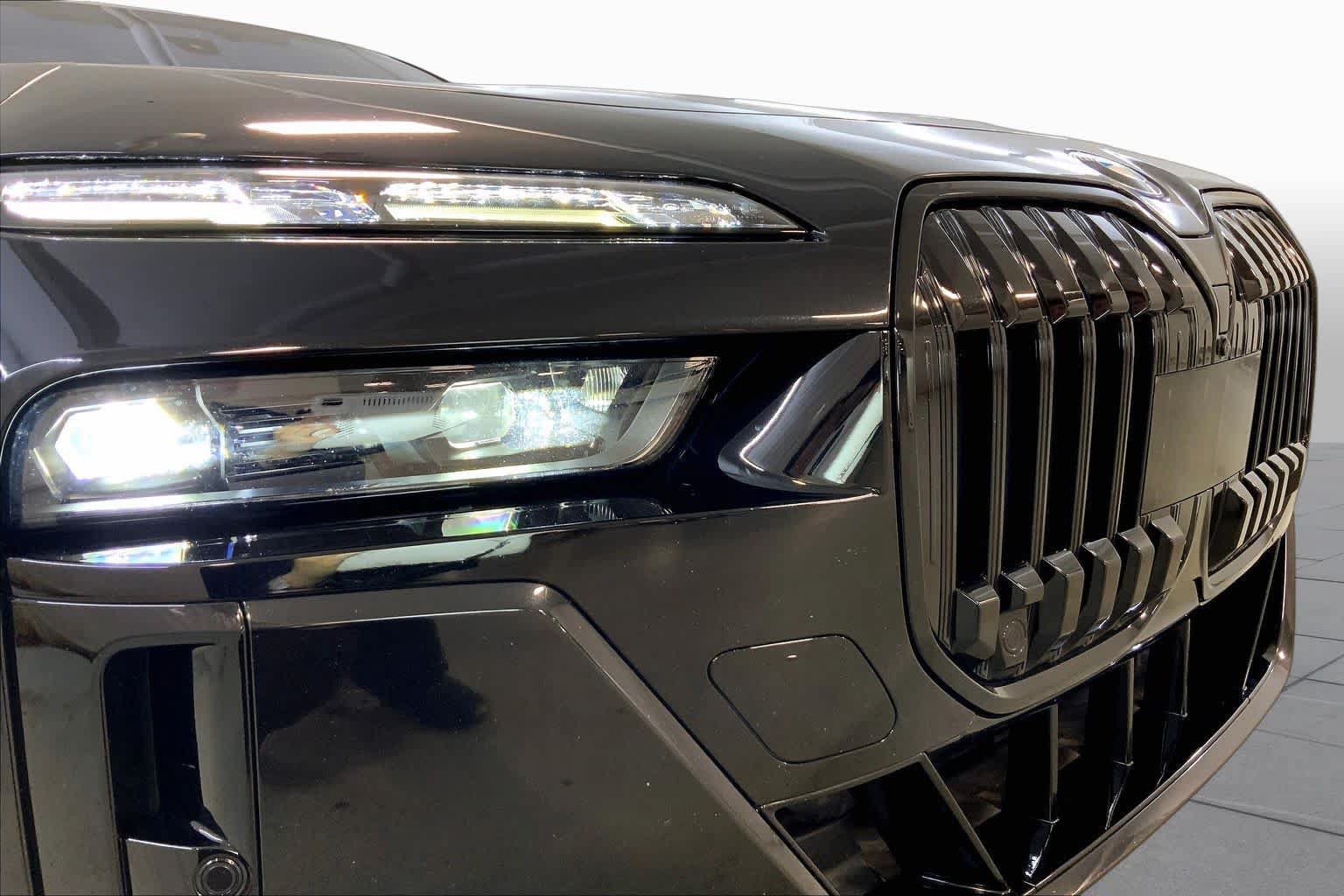 Used 2024 BMW i7 xDrive60 w/ Executive Package AWD/4WD image 32