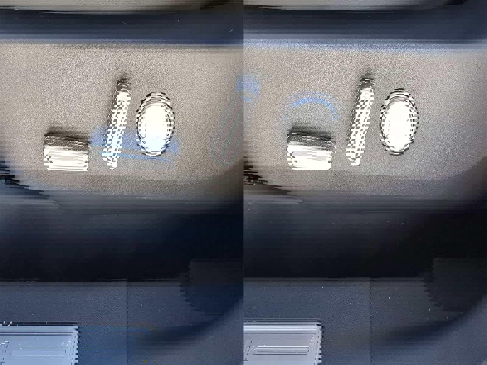 Used 2024 Lincoln Nautilus Reserve w/ Equipment Group 202A image 24